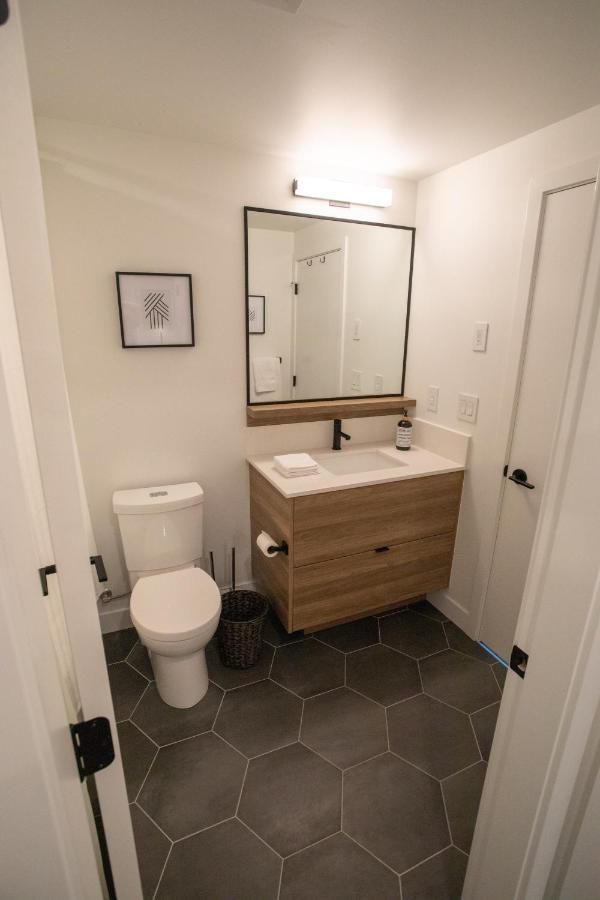 Awesome View 21 Two Bedroom One Bath Downtown Lake View Near Beach Kelowna Exterior foto